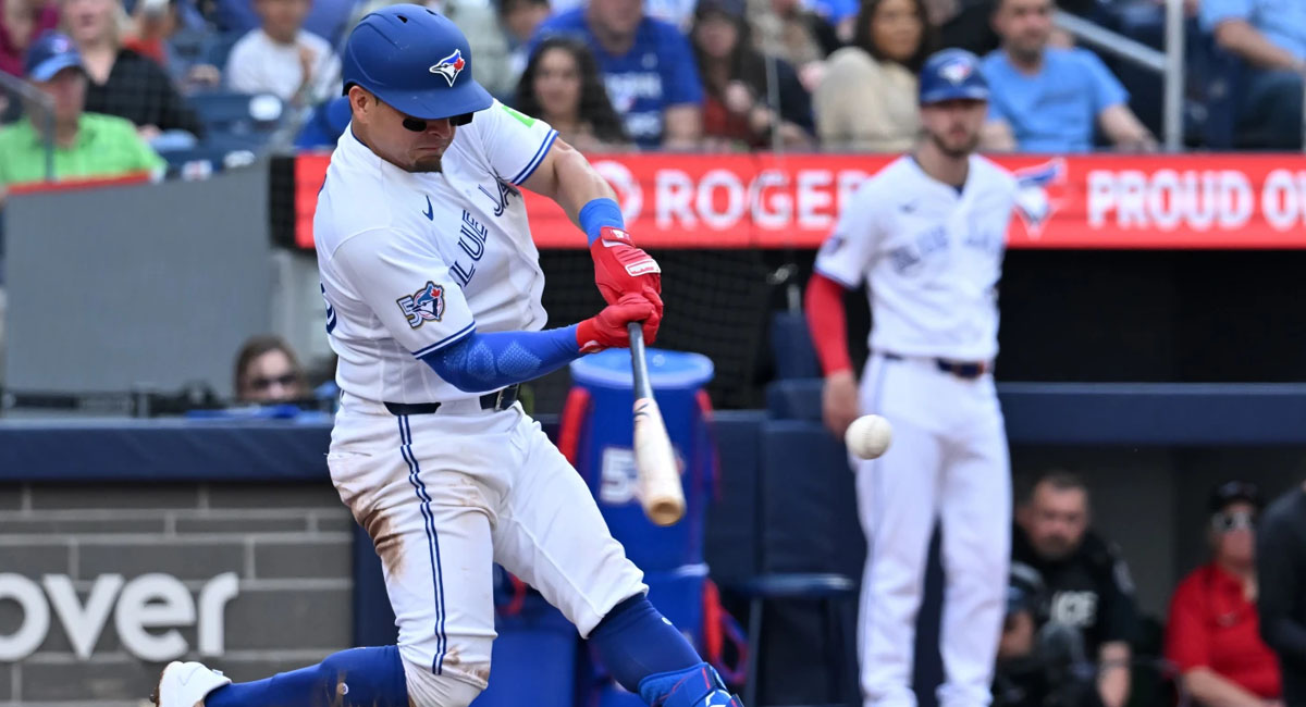 El sonorense se estrenó con un palo de vuelta entera con Toronto