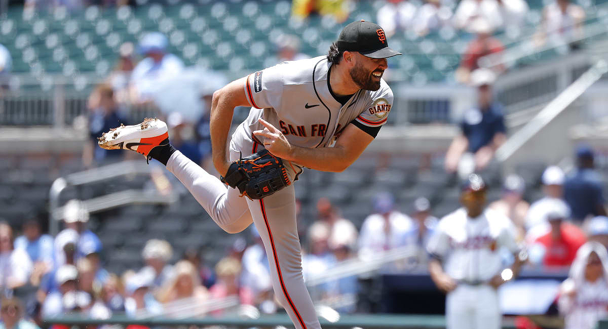 Una joya de Robbie Ray se combinó con un par de batazos oportunos para que los Giants ganaran el primero de la serie ante Atlanta