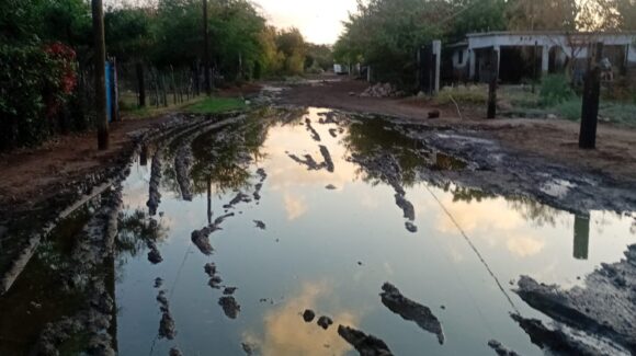 Vecinos de Empalme exigen atención por fugas, mosquitos y acumulación de basura