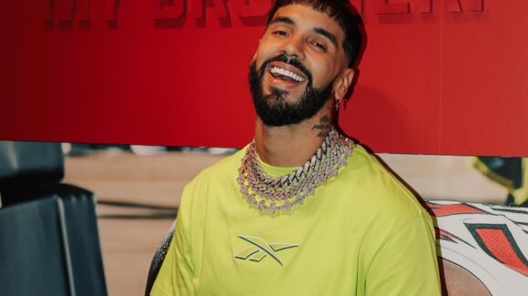 Anuel AA sorprende en Hermosillo: de paseo en cine y con grabación de nuevo material (video)