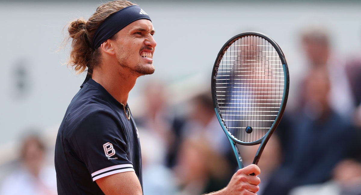 Zverev festeja después de quedarse con el triunfo ante Mensik