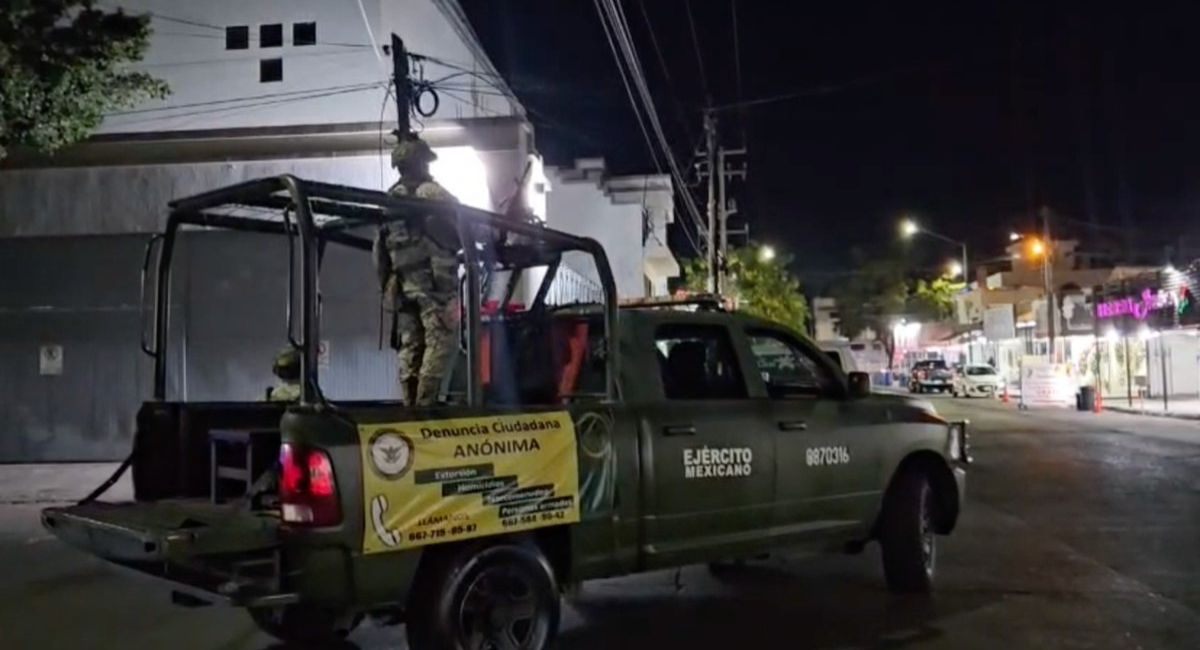 Un fallecido y arsenal decomisado tras balacera en funeraria de Culiacán