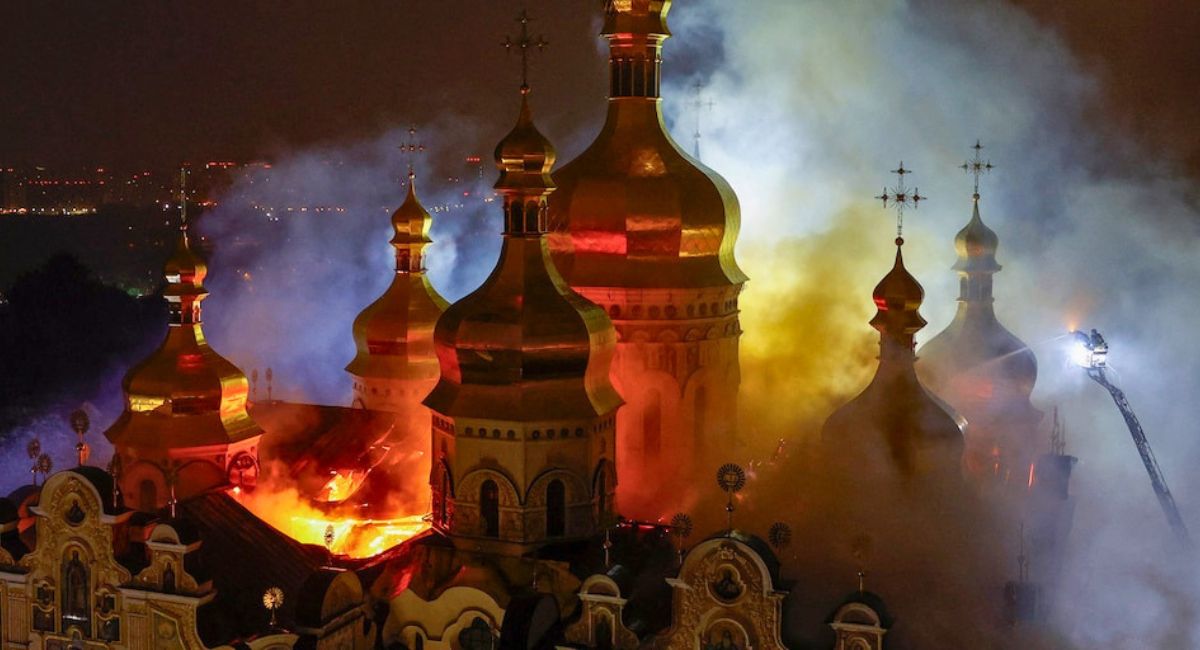 Nueve muertos y daños en histórica catedral tras ataques en Kiev