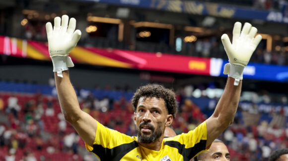 De no tener equipo a convertirse en una de las figuras del Mundial: Vozinha brilla con Cabo Verde