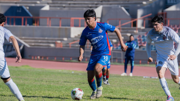 Joven futbolista de Álamos, levanta la mano para convertirse en una de las grandes estrellas de los Cimarrones de Sonora
