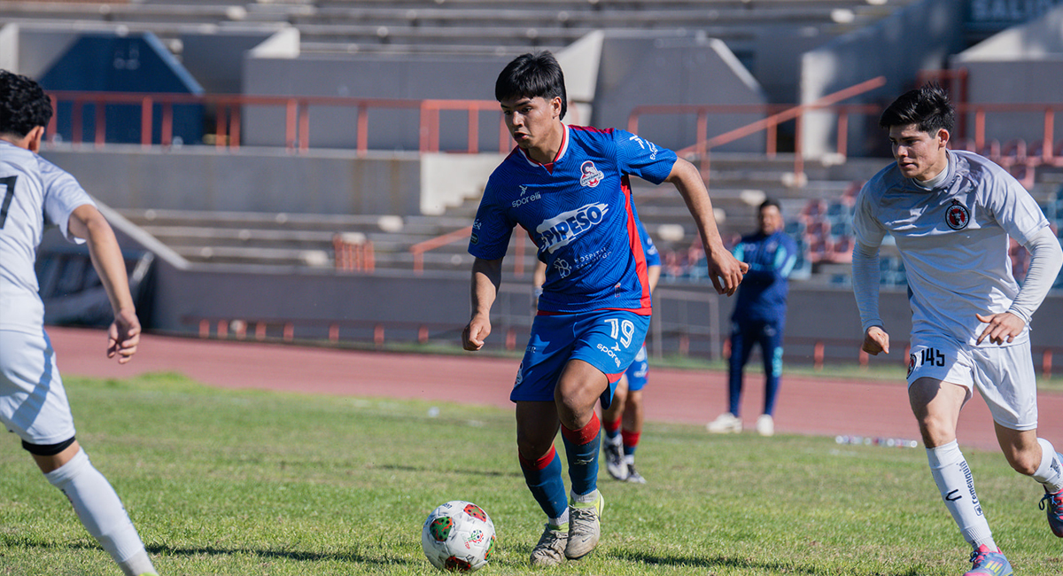 Joven futbolista de Álamos, levanta la mano para convertirse en una de las grandes estrellas de los Cimarrones de Sonora
