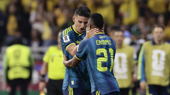 Colombia sufre en su debut mundialista, pero logra fiesta ‘cafetalera’ en el Estadio Azteca