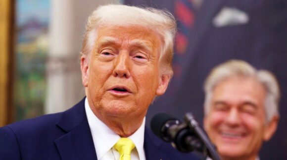 Trump afirma que Estrecho de Ormuz quedará completamente abierto este viernes tras acuerdo con Irán