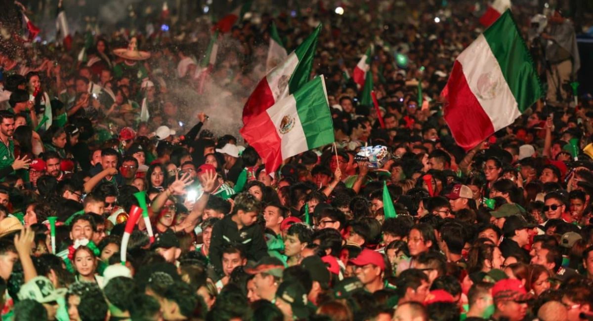 Más de 400 mil celebran clasificación de México en el Ángel de la Independencia