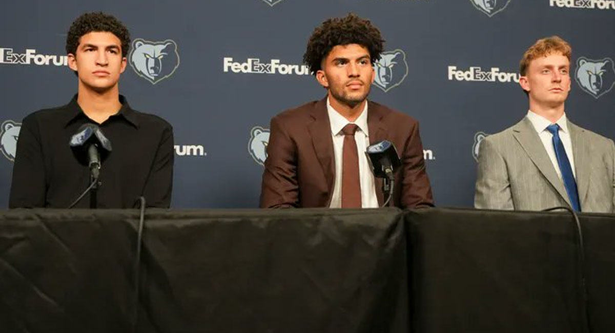 Karim y su nuevos compañeros fueron presentados oficialmente