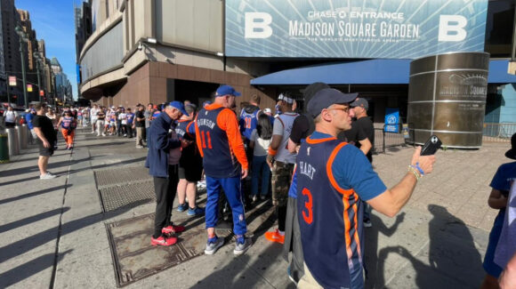 New York se pinta de azul y naranja por el regreso de las Finales de la NBA