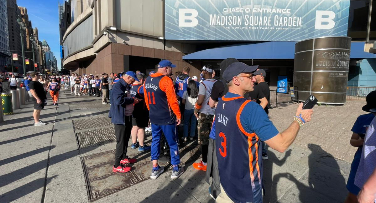 New York se pinta de azul y naranja por el regreso de las Finales de la NBA