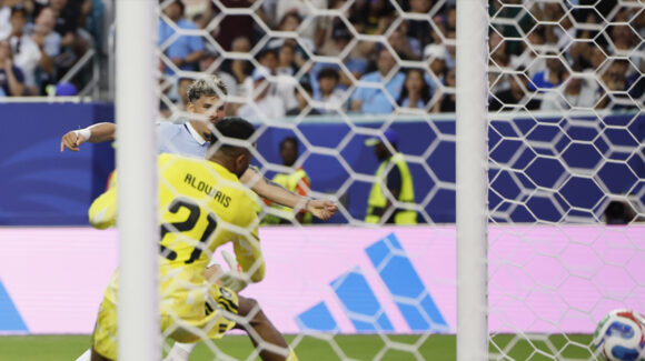 Conmenol sigue sin ganar en la Copa del Mundo: Uruguay empata con Arabia Saudita