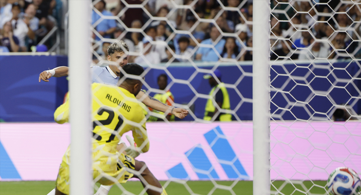 Maxi Araújo rescata a Uruguay
