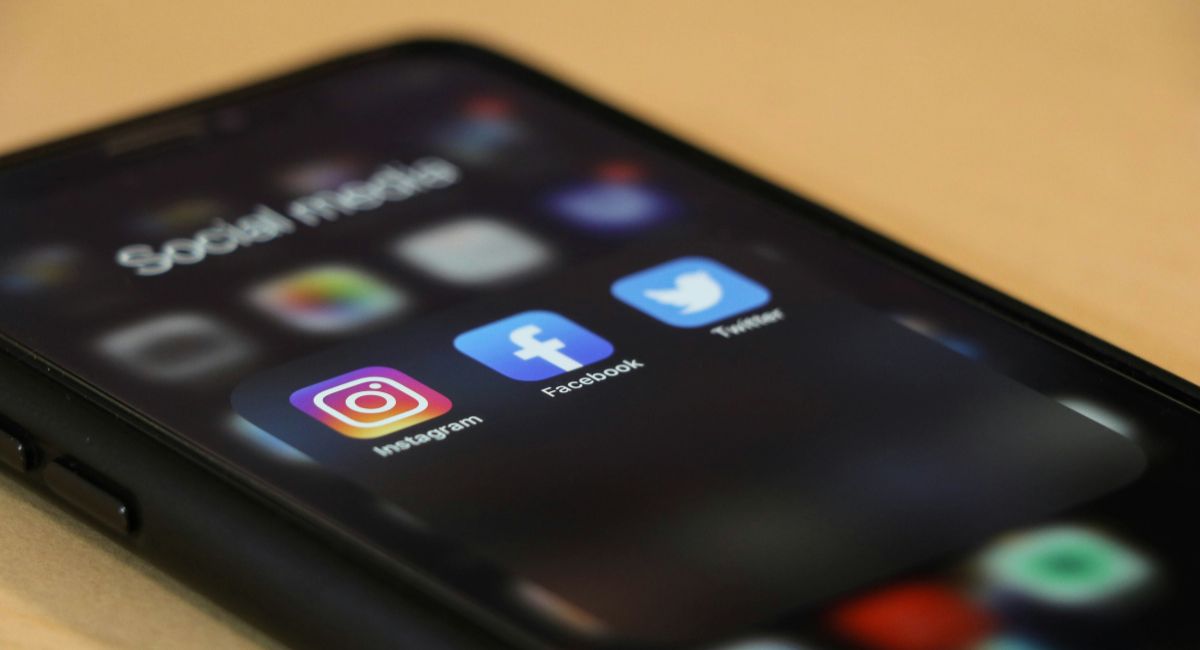 Reino Unido prohibirá redes sociales a menores de 16 años