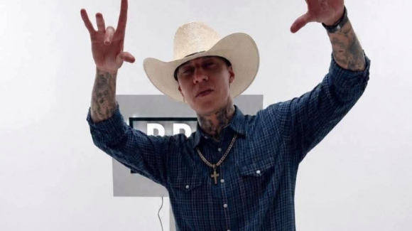 Santa Fe Klan luce atuendo vaquero y recibe comentarios positivos de internautas