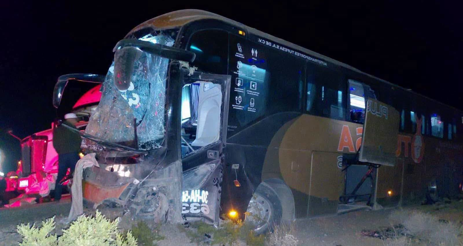 Conductor evita choque frontal y salva a pasajeros en accidente de autobús en Sonora