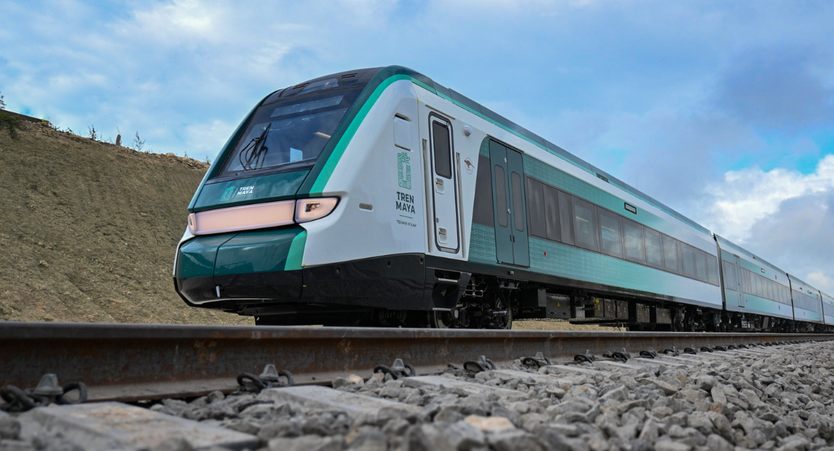 ¡Sin luz ni aire acondicionado! Pasajeros del Tren Maya quedan varados más de 5 horas rumbo a Cancún