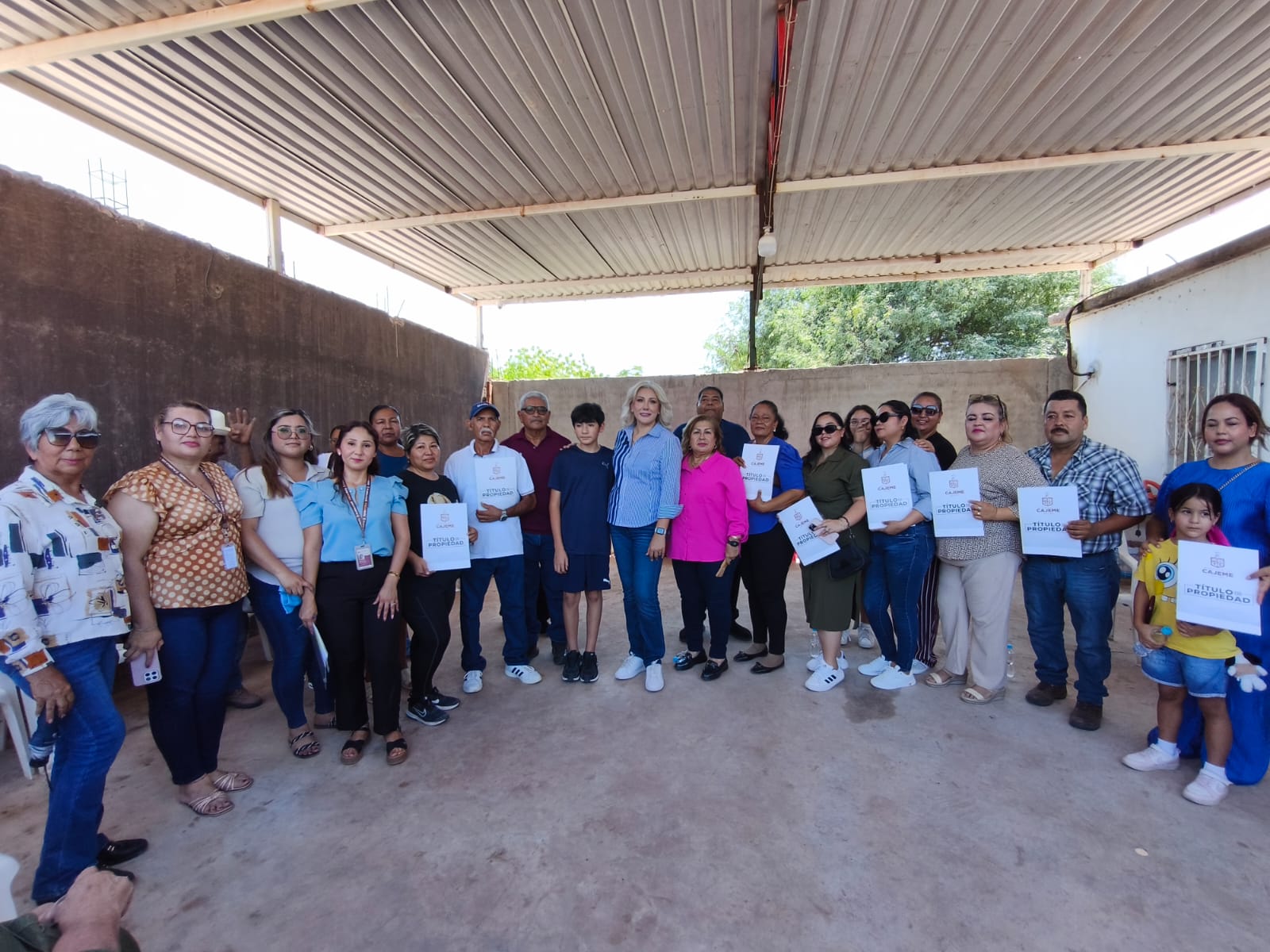 “Ahora sí la casa ya es nuestra” familias de Cajeme reciben escrituras de propiedad