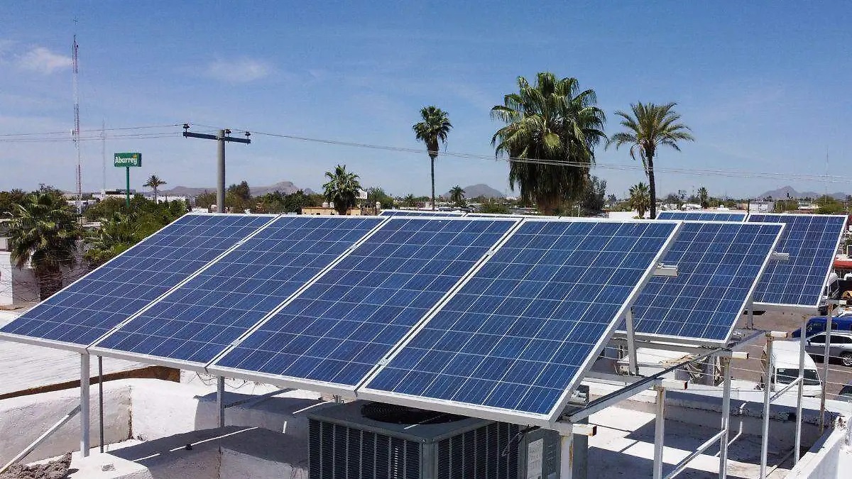 Antonio Astiazarán impulsa ahorro de energía con Peso Solar en Fundación Cultural de Villa Satélite