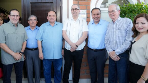 Antonio Astiazarán impulsa ahorro de energía con Peso Solar en Fundación Cultural de Villa Satélite