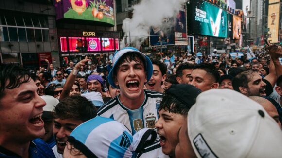 Argentinos toman el Times Square previo a la final del Mundial 2026