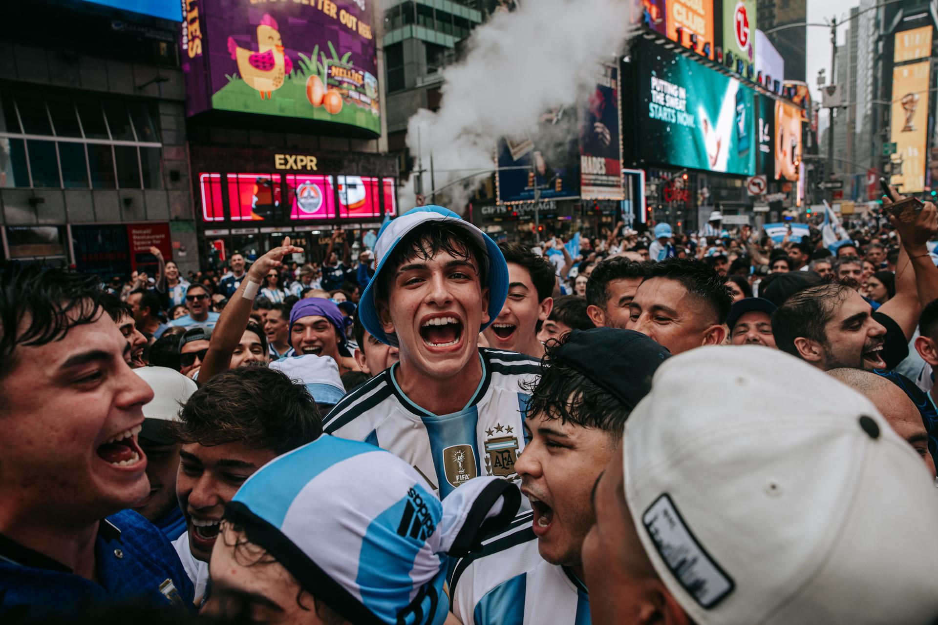 Argentinos toman el Times Square previo a la final del Mundial 2026
