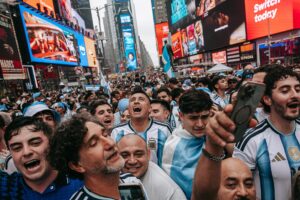 Argentinos toman el Times Square previo a la final del Mundial 2026