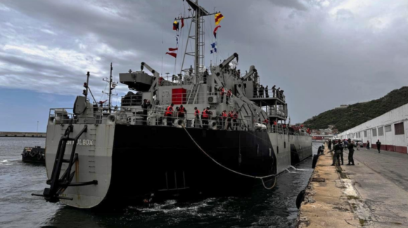 Arriban a Venezuela dos buques de la Armada de México con 388 toneladas de ayuda humanitaria