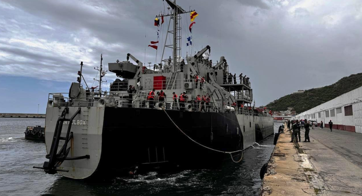 Arriban a Venezuela dos buques de la Armada de México con 388 toneladas de ayuda humanitaria
