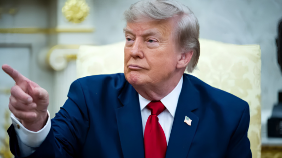 “Aún no hemos terminado”: Donald Trump advierte que atacará búnker nuclear iraní