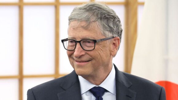 Avance de la IA y la robótica podría disminuir la jornada laboral y tener una jubilación temprana, afirma Bill Gates