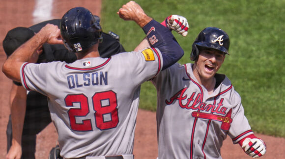 Estallan los maderos de los Braves para derrotar a los Pirates y quedarse con la serie