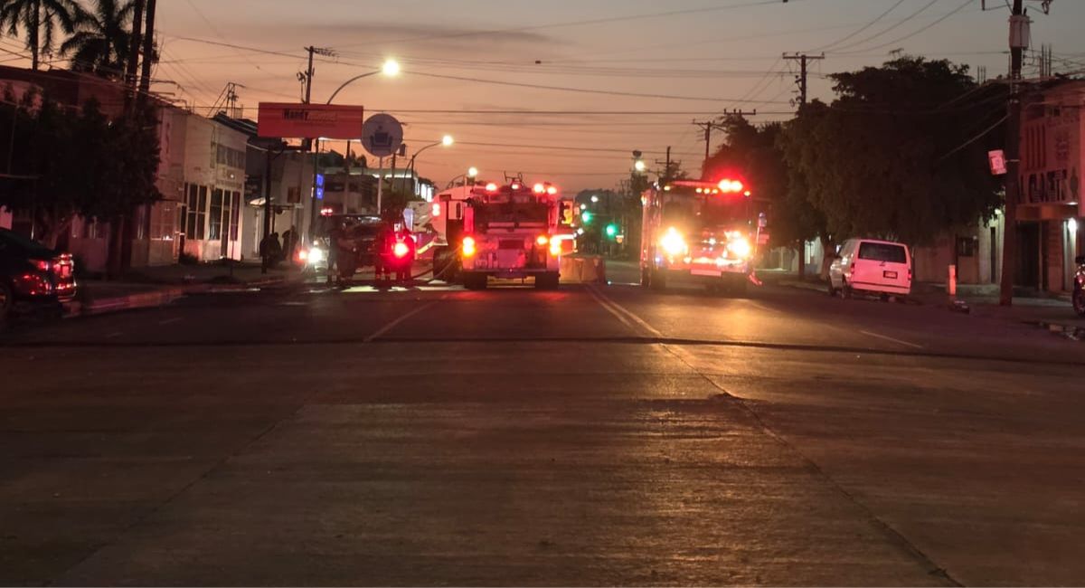 Bomberos de Cajeme sofocan incendio tras más de siete horas de intenso trabajo