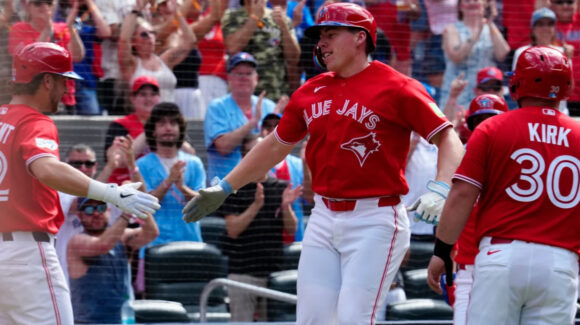 Festejo completo en Toronto; los Blue Jays derrotan a los Mets en el Día de Canadá