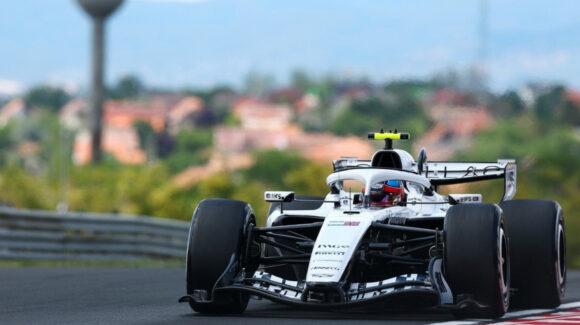 Cadillac toca fondo en Hungría; ‘Checo’ Pérez y Bottas abandonan por fallas mecánicas en el MAC-26