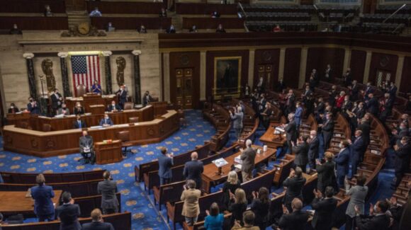 Cámara de Representantes votó para terminar con la guerra entre Donald Trump e Irán