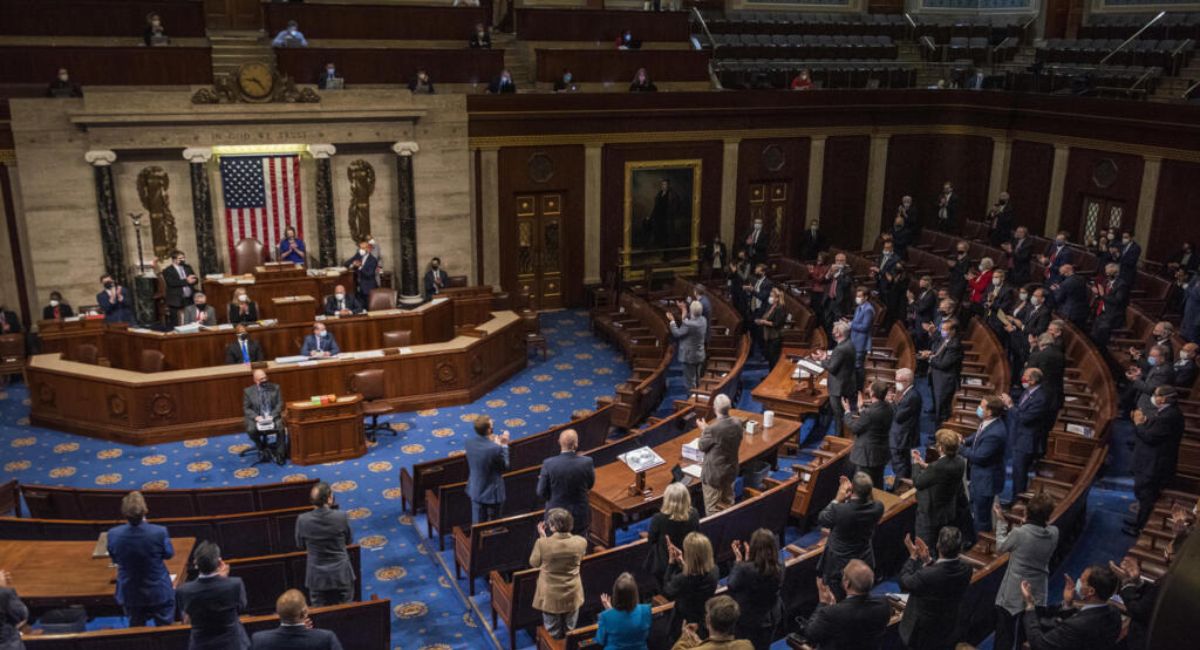 Cámara de Representantes votó para terminar con la guerra entre Donald Trump e Irán