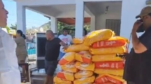 Cedes entrega croquetas a rescatistas de animales en Guaymas y Empalme