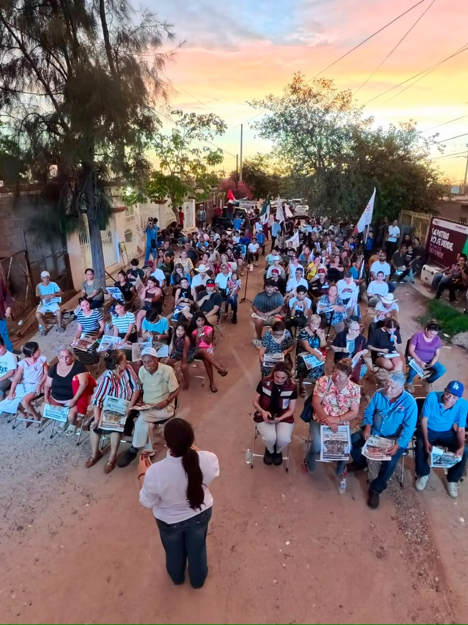 Celida López recorre la colonia Norberto Ortega y llama a fortalecer la 4T en Sonora