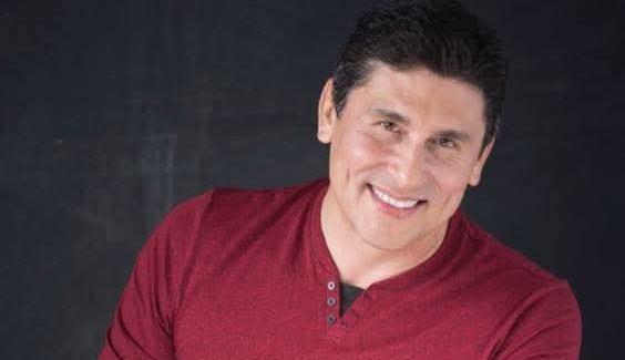César Lozano presenta ‘Felizmente Imperfectos: Aumentada y Recargada’ en Hermosillo