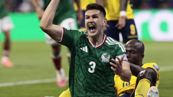 Cruz Azul llega a un acuerdo con César Montes y negocia con Lokomotiv para cerrar su fichaje