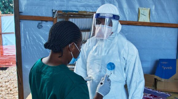 Ciudadano estadounidense que trabaja para organización humanitaria da positivo a ébola en el Congo