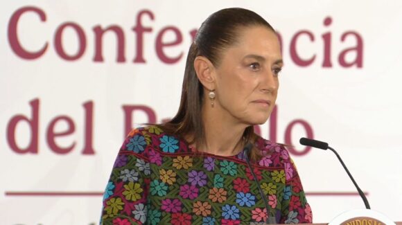 Claudia Sheinbaum evita hablar sobre el concurso mercantil de TV Azteca