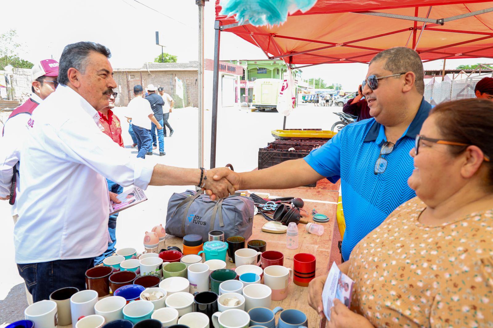 Comerciantes del Poblado Miguel Alemán comparten sus inquietudes con Javier Lamarque