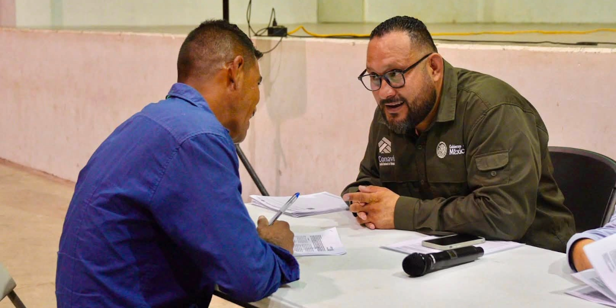 Conavi realiza firma de contratos, Álamos contará con 100 viviendas