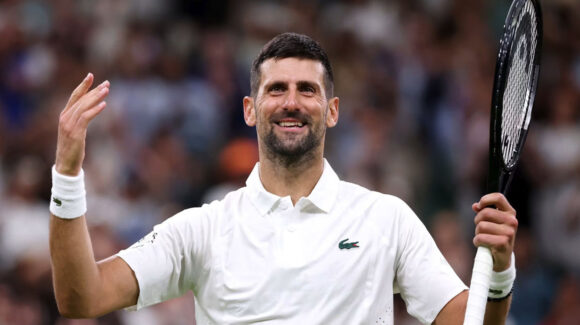 Djokovic luce implacable ante Tsitsipas y avanza a la tercera ronda de Wimbledon