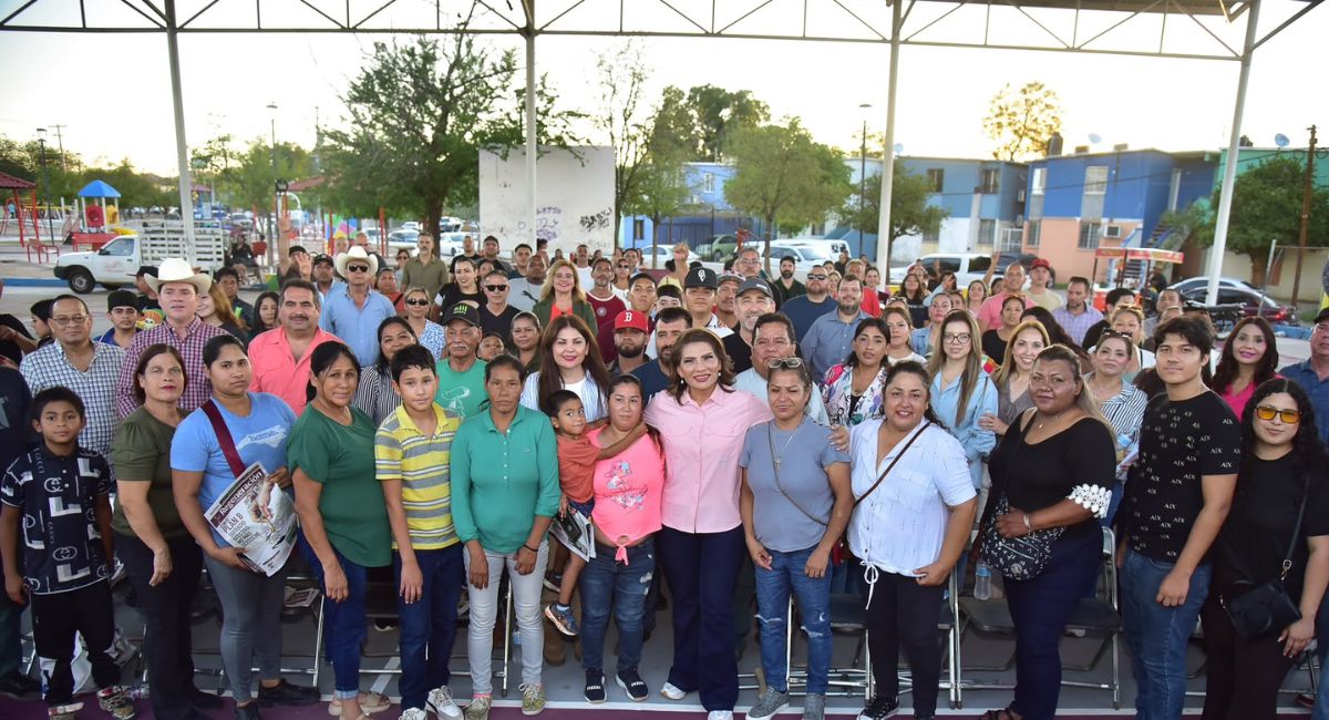 Demuestran hermosillenses su apoyo a Lorenia Valles durante asamblea local