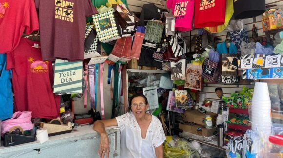 Doña Martha cumple 56 años atendiendo su puesto en el Mercado Municipal de Guaymas