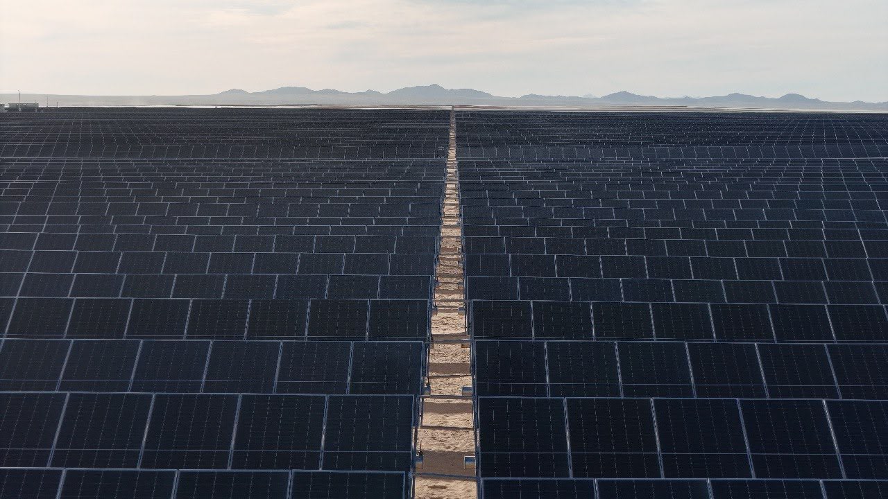 Durazo pone en operación al 100% dos etapas de la planta solar más grande de Latinoamérica